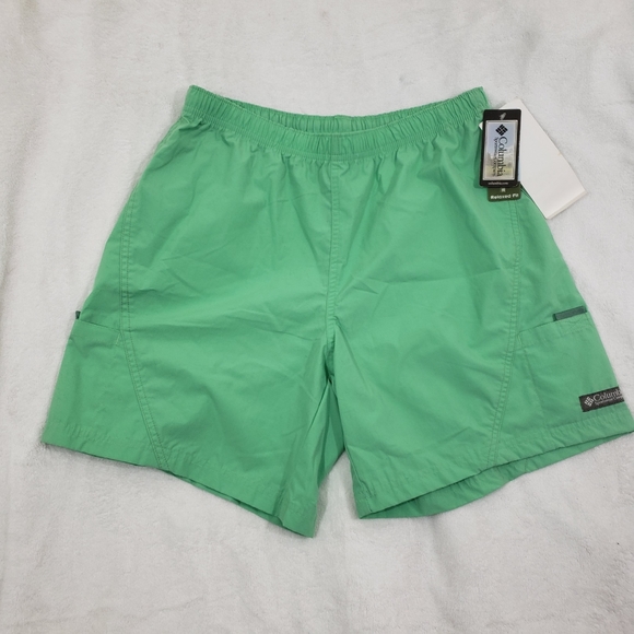 Columbia Pants - 🆕NWT High Rise Columbia Green Elastic Shorts